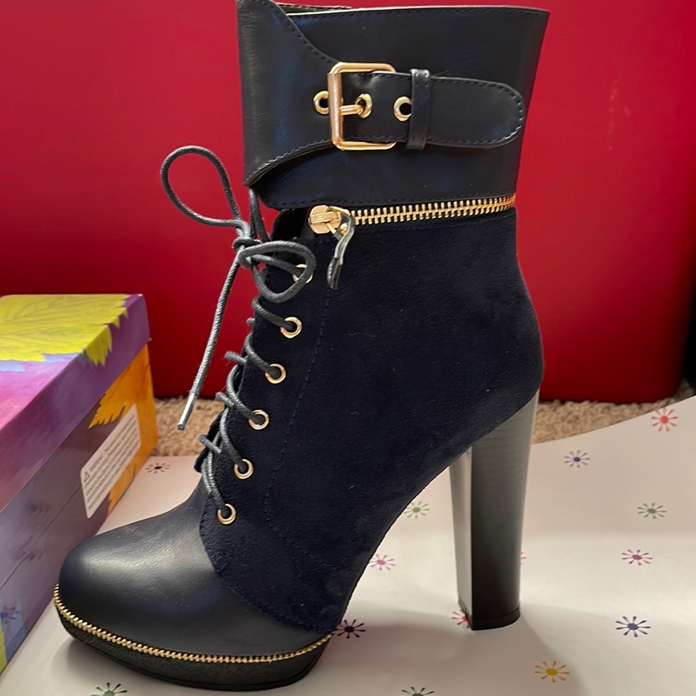 Navy blue bootie